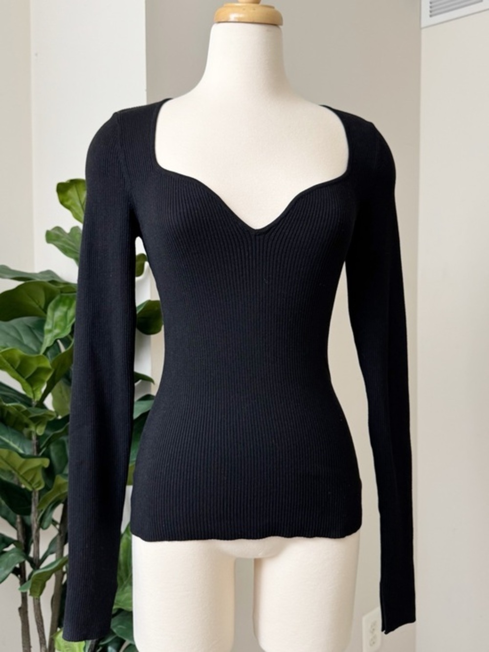 Black Long-Sleeve Ribbed Knit Top with Sweetheart Neckline